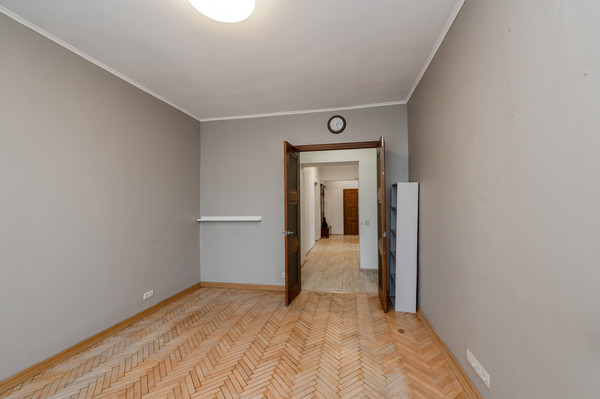 Продам трехкомнатную (3-комн.) квартиру, Ломоносовский пр-кт, 23, Москва г