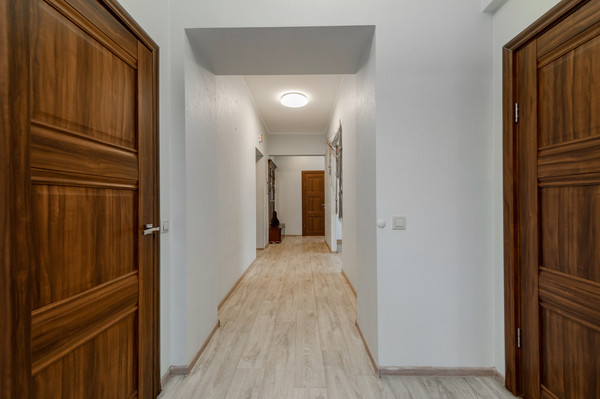 Продам трехкомнатную (3-комн.) квартиру, Ломоносовский пр-кт, 23, Москва г