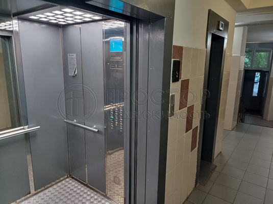 Продам трехкомнатную (3-комн.) квартиру, Бирюлёвская ул, 18к2, Москва г