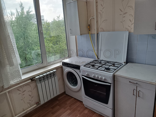 Продам трехкомнатную (3-комн.) квартиру, Бирюлёвская ул, 18к2, Москва г