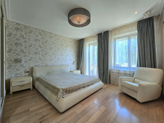 Продам трехкомнатную (3-комн.) квартиру, Рюхина ул, 12а, Санкт-Петербург г