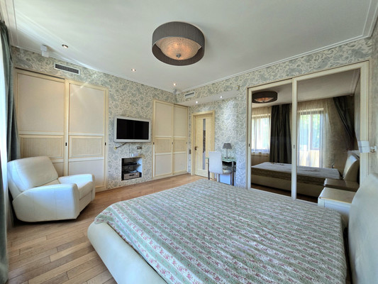 Продам трехкомнатную (3-комн.) квартиру, Рюхина ул, 12а, Санкт-Петербург г