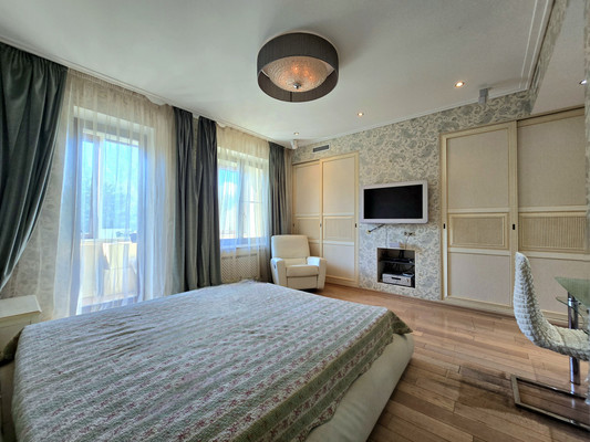 Продам трехкомнатную (3-комн.) квартиру, Рюхина ул, 12а, Санкт-Петербург г
