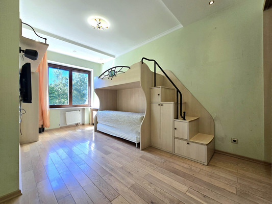 Продам трехкомнатную (3-комн.) квартиру, Рюхина ул, 12а, Санкт-Петербург г