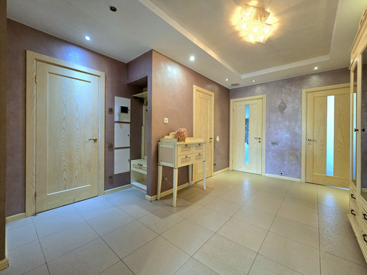 Продам трехкомнатную (3-комн.) квартиру, Рюхина ул, 12а, Санкт-Петербург г