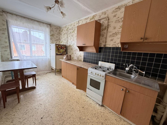 Продам трехкомнатную (3-комн.) квартиру, Пролетарская ул, 196, Апшеронск г