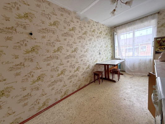 Продам трехкомнатную (3-комн.) квартиру, Пролетарская ул, 196, Апшеронск г