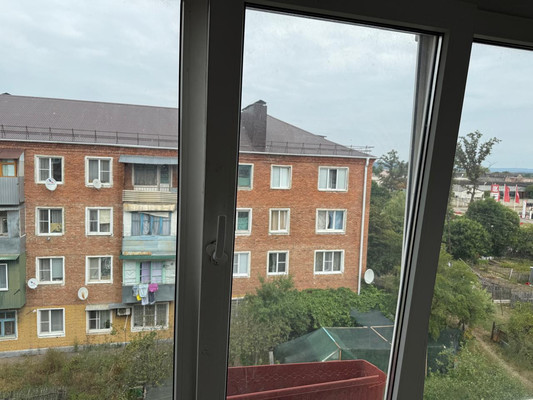 Продам трехкомнатную (3-комн.) квартиру, Пролетарская ул, 196, Апшеронск г