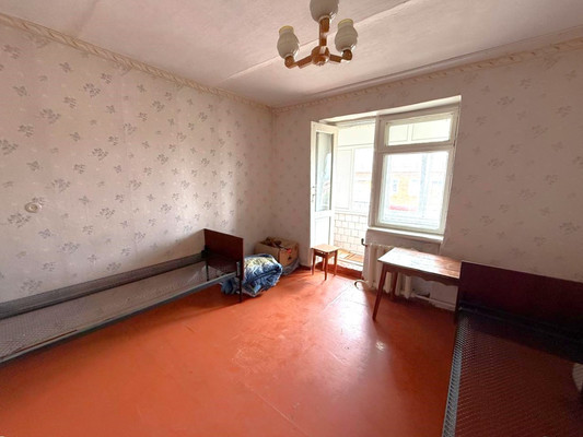 Продам трехкомнатную (3-комн.) квартиру, Пролетарская ул, 196, Апшеронск г