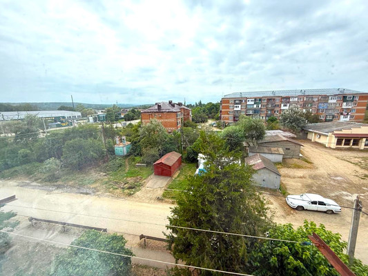 Продам трехкомнатную (3-комн.) квартиру, Пролетарская ул, 196, Апшеронск г