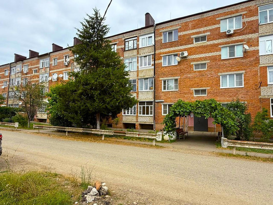 Продам трехкомнатную (3-комн.) квартиру, Пролетарская ул, 196, Апшеронск г