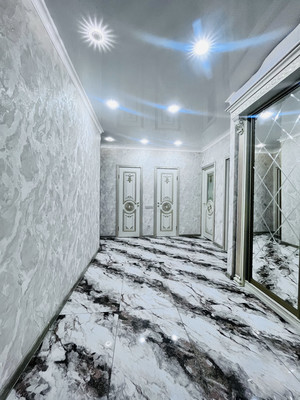 Продам трехкомнатную (3-комн.) квартиру, Адмиралтейский б-р, 3к3, Краснодар г