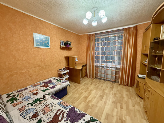 Продам трехкомнатную (3-комн.) квартиру, 25, Новосиньково п