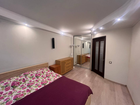 Продам трехкомнатную (3-комн.) квартиру, Садовая ул, 4, Горки д