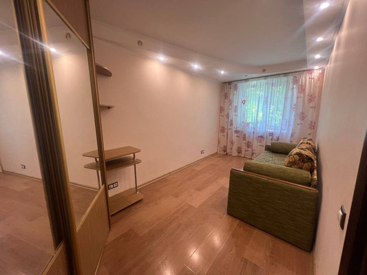 Продам трехкомнатную (3-комн.) квартиру, Садовая ул, 4, Горки д