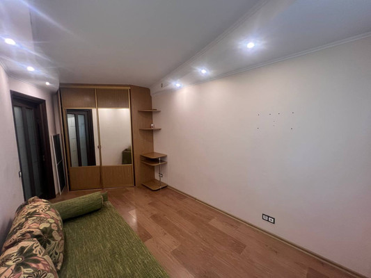 Продам трехкомнатную (3-комн.) квартиру, Садовая ул, 4, Горки д