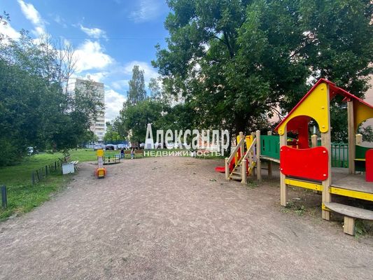 Продам трехкомнатную (3-комн.) квартиру, Бухарестская ул, 78, Санкт-Петербург г