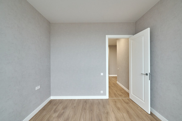 Продам трехкомнатную (3-комн.) квартиру, Луговая ул, 3, Заречье рп