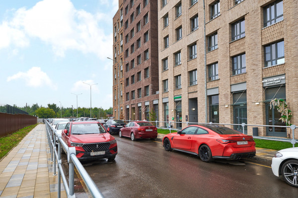 Продам трехкомнатную (3-комн.) квартиру, Луговая ул, 3, Заречье рп