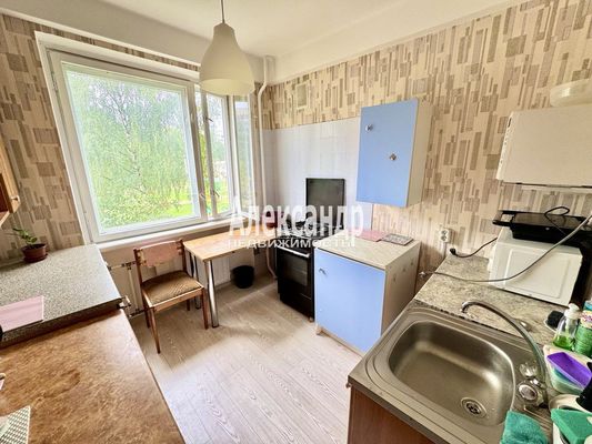 Продам комнату в 3-комн. квартире, Художников пр-кт, 5к3, Санкт-Петербург г