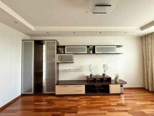 Продам трехкомнатную (3-комн.) квартиру, Дыбенко ул, 18к1, Москва г