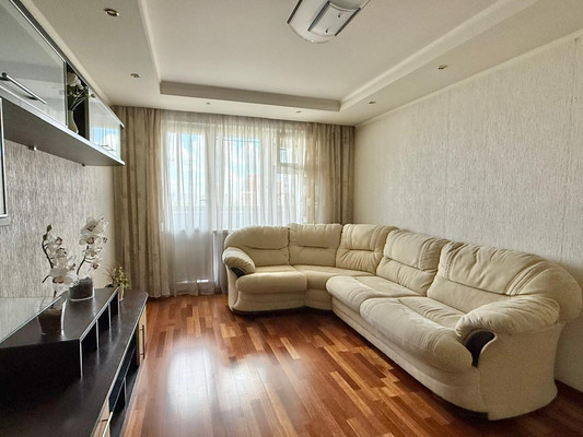 Продам трехкомнатную (3-комн.) квартиру, Дыбенко ул, 18к1, Москва г