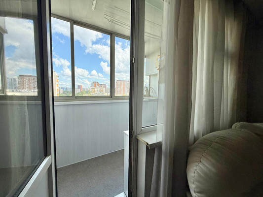 Продам трехкомнатную (3-комн.) квартиру, Дыбенко ул, 18к1, Москва г