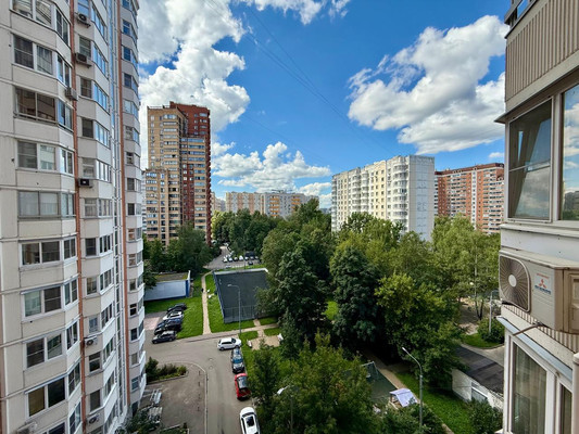 Продам трехкомнатную (3-комн.) квартиру, Дыбенко ул, 18к1, Москва г