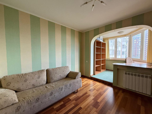 Продам трехкомнатную (3-комн.) квартиру, Дыбенко ул, 18к1, Москва г