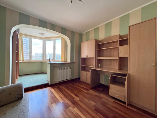 Продам трехкомнатную (3-комн.) квартиру, Дыбенко ул, 18к1, Москва г