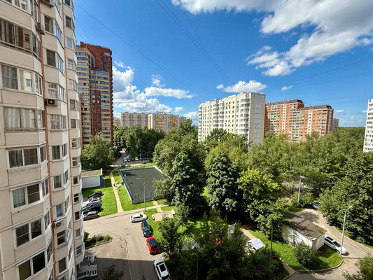 Продам трехкомнатную (3-комн.) квартиру, Дыбенко ул, 18к1, Москва г