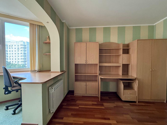 Продам трехкомнатную (3-комн.) квартиру, Дыбенко ул, 18к1, Москва г