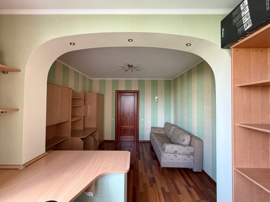 Продам трехкомнатную (3-комн.) квартиру, Дыбенко ул, 18к1, Москва г