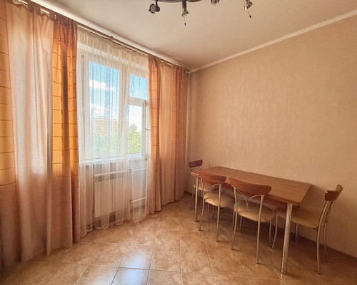 Продам трехкомнатную (3-комн.) квартиру, Дыбенко ул, 18к1, Москва г