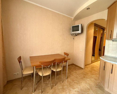 Продам трехкомнатную (3-комн.) квартиру, Дыбенко ул, 18к1, Москва г