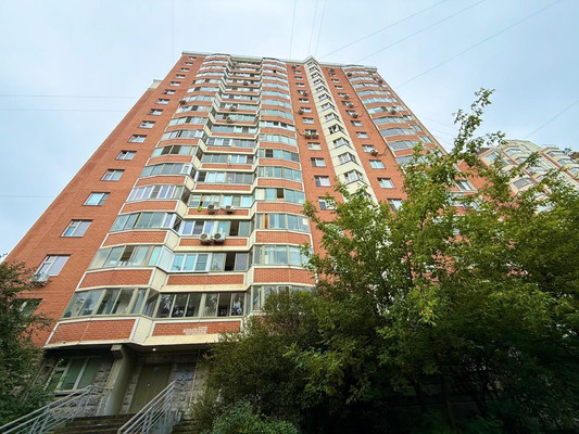 Продам трехкомнатную (3-комн.) квартиру, Дыбенко ул, 18к1, Москва г