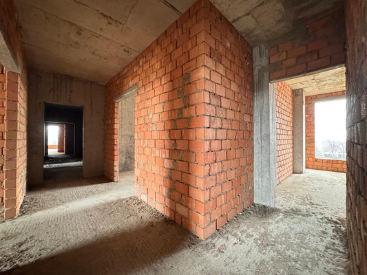 Продам трехкомнатную (3-комн.) квартиру, Ашурова ул, 1, Нальчик г