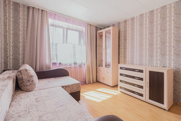 Продам комнату в 8-комн. квартире, Беринга ул, 32к3, Санкт-Петербург г