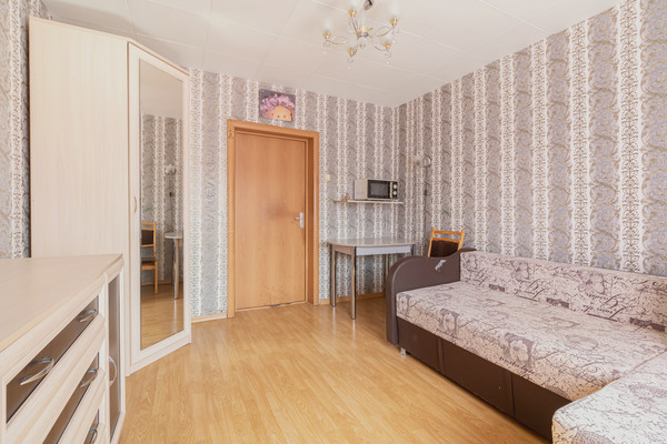 Продам комнату в 8-комн. квартире, Беринга ул, 32к3, Санкт-Петербург г