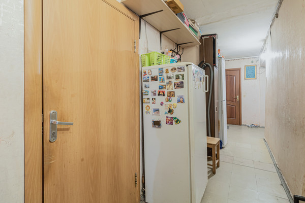 Продам комнату в 8-комн. квартире, Беринга ул, 32к3, Санкт-Петербург г