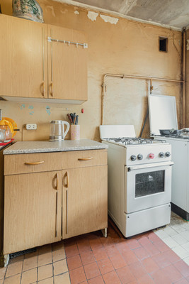 Продам комнату в 8-комн. квартире, Беринга ул, 32к3, Санкт-Петербург г