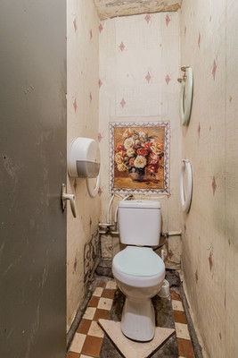 Продам комнату в 8-комн. квартире, Беринга ул, 32к3, Санкт-Петербург г