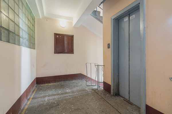 Продам комнату в 8-комн. квартире, Беринга ул, 32к3, Санкт-Петербург г