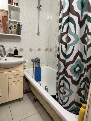 Продам трехкомнатную (3-комн.) квартиру, Павловская ул, 54А, Колпино г