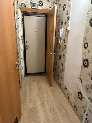 Продам трехкомнатную (3-комн.) квартиру, Павловская ул, 54А, Колпино г