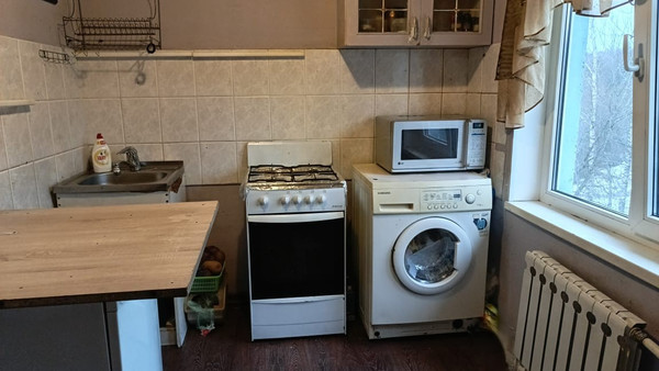 Продам трехкомнатную (3-комн.) квартиру, Заречная ул, 17, Сертолово г