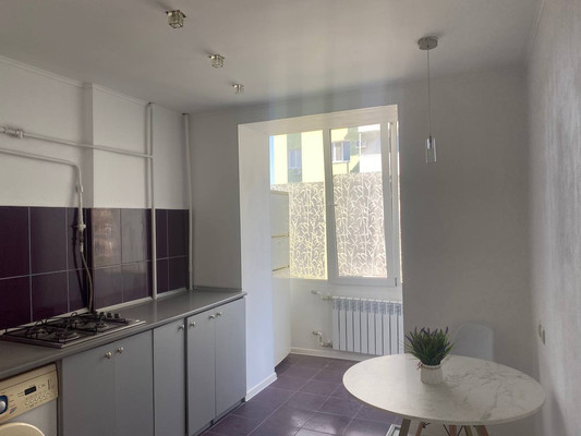 Продам двухкомнатную (2-комн.) квартиру, Туристов пер, 8, Симферополь г