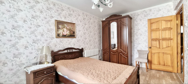 Продам трехкомнатную (3-комн.) квартиру, Молодой Гвардии ул, 68, Брянск г