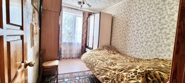 Продам трехкомнатную (3-комн.) квартиру, Молодой Гвардии ул, 68, Брянск г