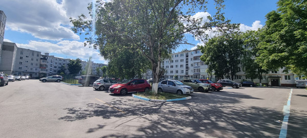 Продам трехкомнатную (3-комн.) квартиру, Молодой Гвардии ул, 68, Брянск г